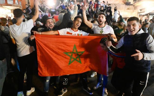 Diferentes calles y plazas se llenaron de los colores marroquíes.