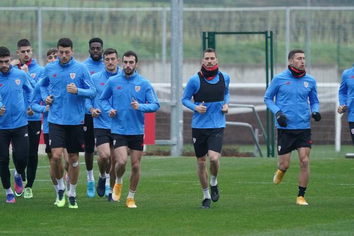 Los jugadores del Athletic realizan un entrenamiento en Lezama.