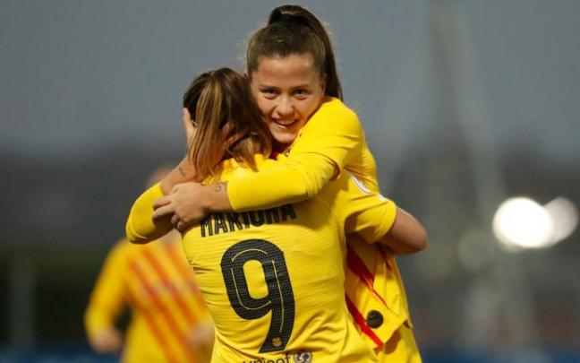 Claudia Pina celebra con Mariona Caldentey uno de los goles frente a la Real Sociedad. Claudia Pina celebra con Mariona Caldentey uno de los goles frente a la Real Sociedad.