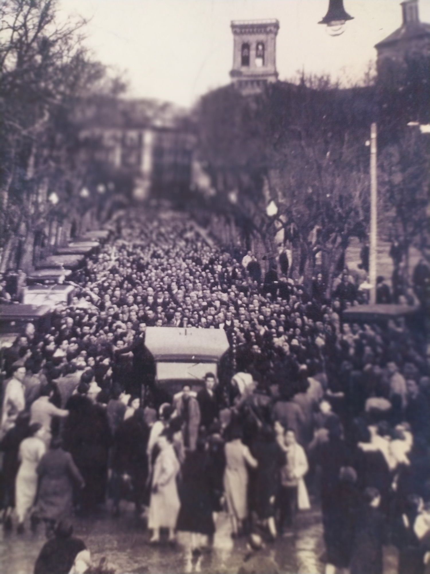 La conducción del cadáver al cementerio de Pamplona.