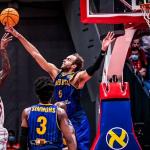 Denzel Andersson intenta taponar a un jugador rival en la pasada edici&oacute;n de la BCL.