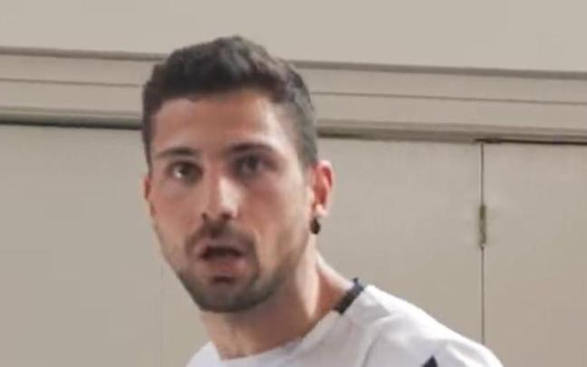 El jugador alavés Oier Zuazua, tras lo sucedido durante el partido El jugador alavés Oier Zuazua, tras lo sucedido durante el partido