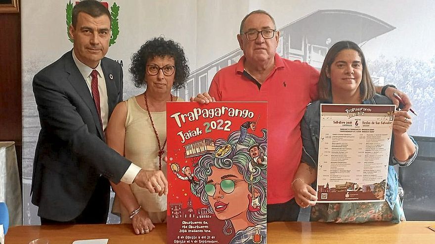 Responsables municipales, con el cartel de fiestas en su presentación oficial.