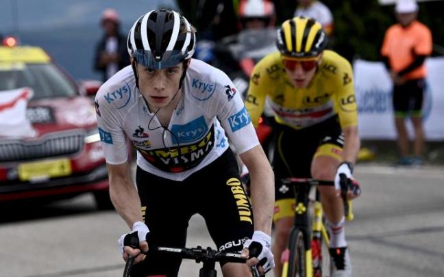 Jonas Vingegaard, ciclista del Jumbo, ataca a Pogacar en el Mont Ventoux durante el pasado Tour. Jonas Vingegaard, ciclista del Jumbo, ataca a Pogacar en el Mont Ventoux durante el pasado Tour.