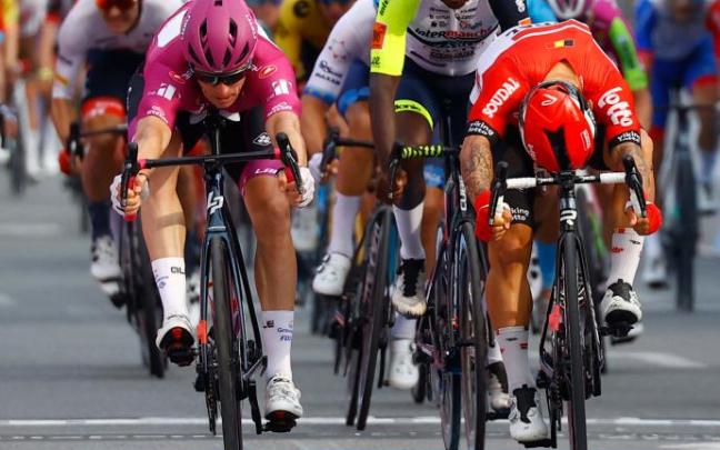 Démare superó por muy poco a Ewan en Scalea.