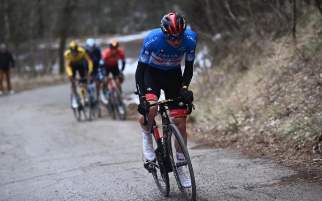Pogacar lanza su ataque en Monte Carpegna. Pogacar lanza su ataque en Monte Carpegna.