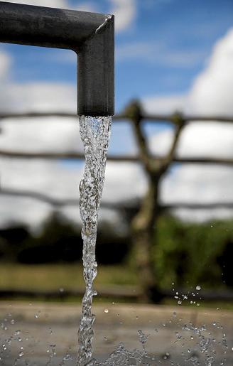 Grifo de agua abierto. Foto: Europa Press