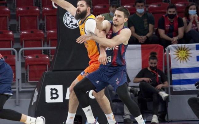 Marinkovic pelea por la posición con Dubljevic en el último Baskonia-Valencia Marinkovic pelea por la posición con Dubljevic en el último Baskonia-Valencia
