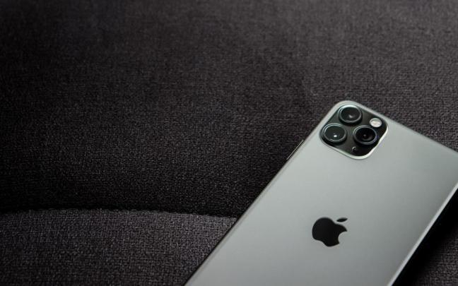 Teléfono móvil iPhone. Teléfono móvil iPhone.