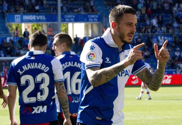 Joselu celebra uno de sus goles con el Alavés.