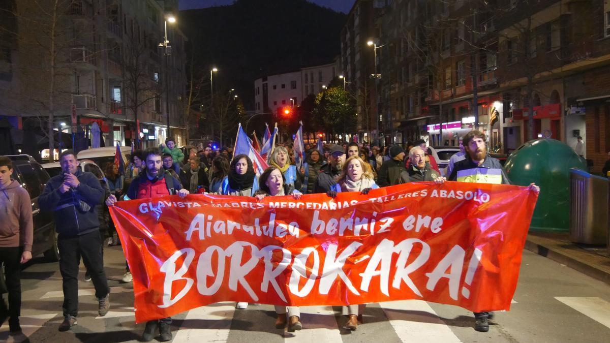 Un momento de la manifestación en Llodio.