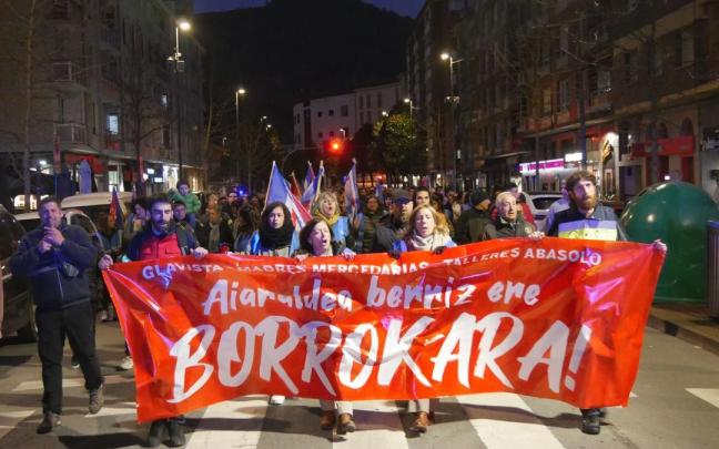 Un momento de la manifestación en Llodio. Un momento de la manifestación en Llodio.