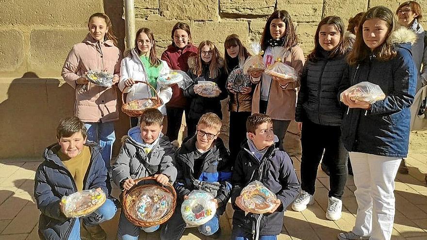 La bendición de los roscos endulza las fiestas de los más pequeños de Lodosa.