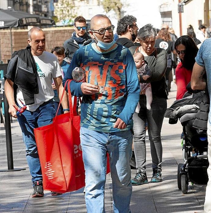 Por las calles de Vitoria. Foto: Josu Chavarri