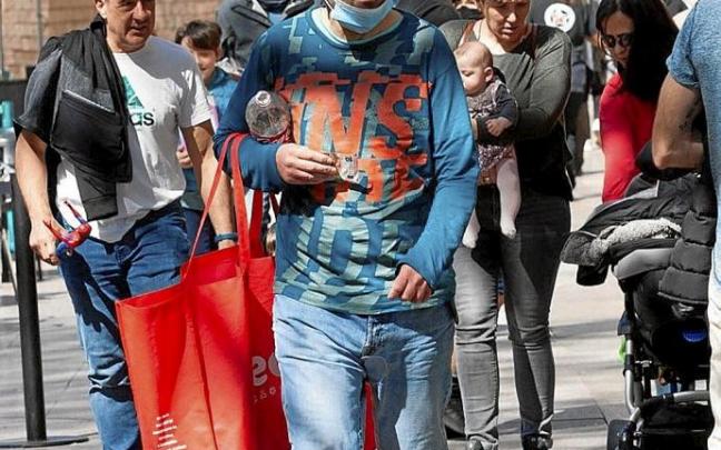 Por las calles de Vitoria. Foto: Josu Chavarri