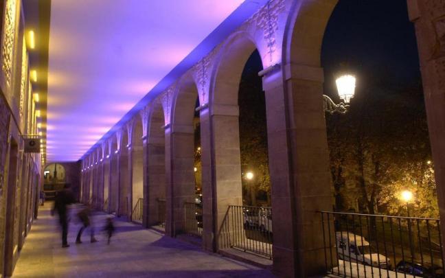Los Arquillos van a iluminarse de morado este jueves