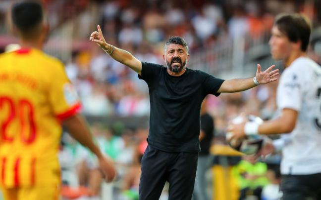 Gattuso da instrucciones a sus jugadores durante el partido ante el Girona (1-0).