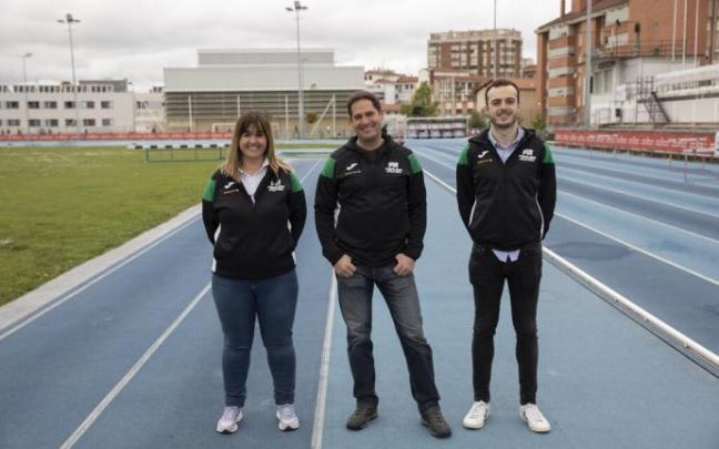 Pablo Branchi, en el centro, junto a Tania Sola y Jorge Illarramendi, responsables de los conjuntos femenino y masculino de la liga de División de Honor.