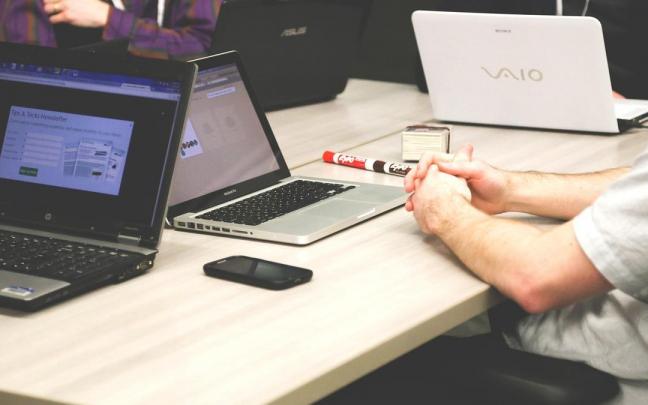 Imagen de recurso de unos trabajadores con sus ordenadores