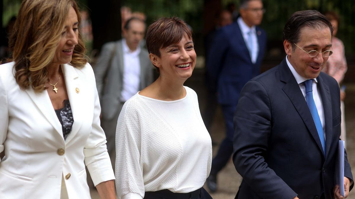 La ministra de Política Territorial, Isabel Rodríguez, con la consejera de Autogobierno, Olatz Garamendi