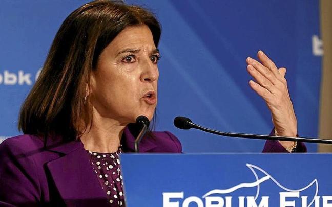 Izaskun Bilbao, durante su intervenci&oacute;n ayer en el desayuno informativo del F&oacute;rum Europa.