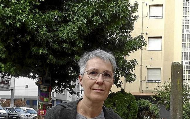 Jaione Fernández de Jauregui, ‘Cala’, con su nuevo retoño literario.