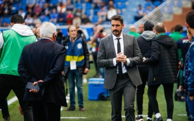 Julio Velázquez, al frente del Deportivo Alavés.