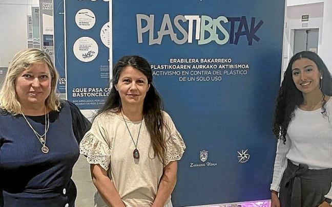 Presentación de la campaña ‘Plastibistak’ en Zarautz. | FOTO: N.G. Presentación de la campaña ‘Plastibistak’ en Zarautz. | FOTO: N.G.