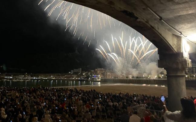 La playa de La Concha a rebosar para disfrutar de la colección italiana La playa de La Concha a rebosar para disfrutar de la colección italiana