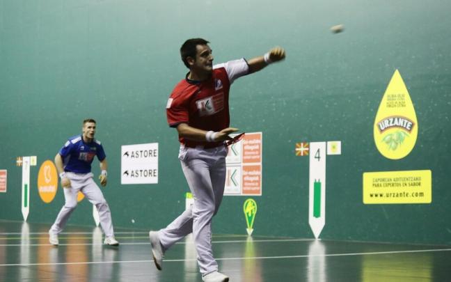 Partido del Cuatro y Medio de pelota entre Iñaki Artola y Danel Elezkano. Partido del Cuatro y Medio de pelota entre Iñaki Artola y Danel Elezkano.