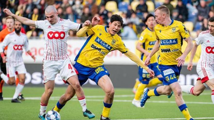 Taichi Hara durante un partido con el K Sint-Truidense VV belga la temporada pasada