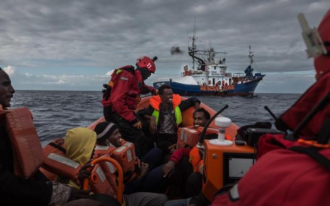 Gestos sonrientes de personas rescatadas durante la primera misión del 'Aita Mari', en noviembre de 2019. Gestos sonrientes de personas rescatadas durante la primera misión del 'Aita Mari', en noviembre de 2019.