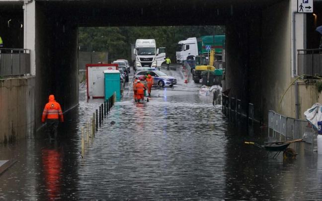 Inundaciones en la calle Clara Campoamor, en Zorroza.