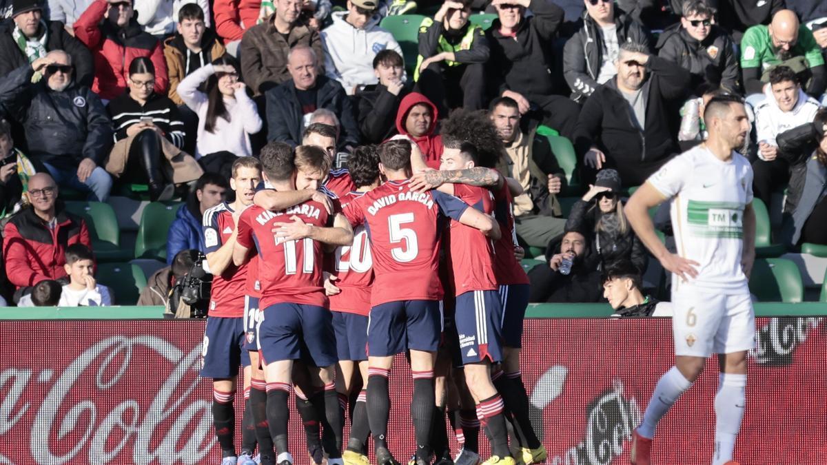 Los jugadores de Osasuna celebran tras anotar el 0-1