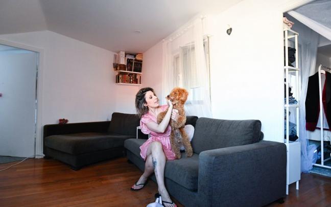 Janire Matilla en su mini piso de Bilbao