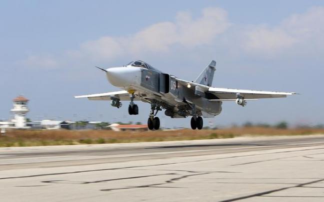 Imagen de archivo de un avión de combate ruso Sukhoi SU 24.