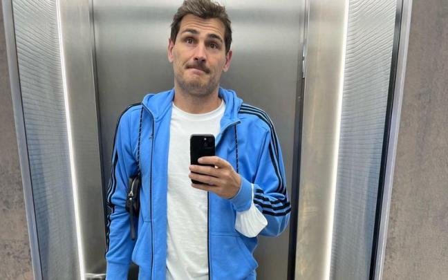 Iker Casillas, en un ascensor. Iker Casillas, en un ascensor.