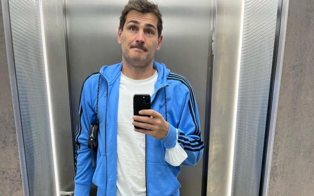 Iker Casillas, en un ascensor. Iker Casillas, en un ascensor.