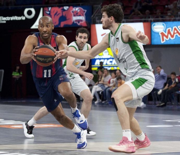 Granger controla el balón ante el Joventut