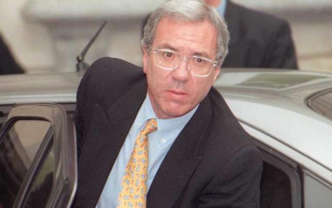 José Barrionuevo, condenado por los GAL e indultado por el Gobierno de Aznar. José Barrionuevo, condenado por los GAL e indultado por el Gobierno de Aznar.