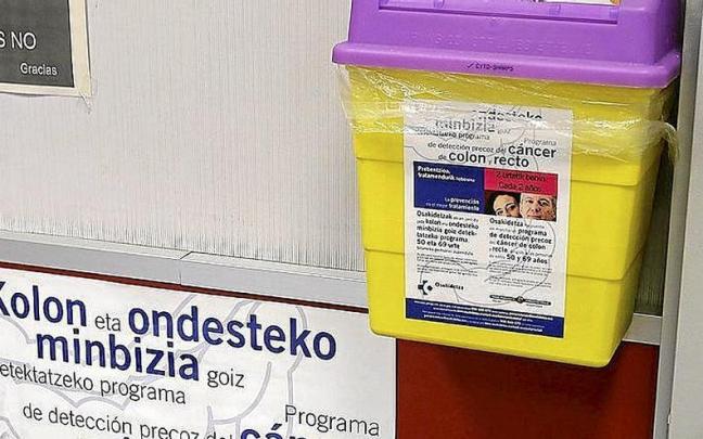 Buz&oacute;n para depositar los test del c&aacute;ncer colorrectal.