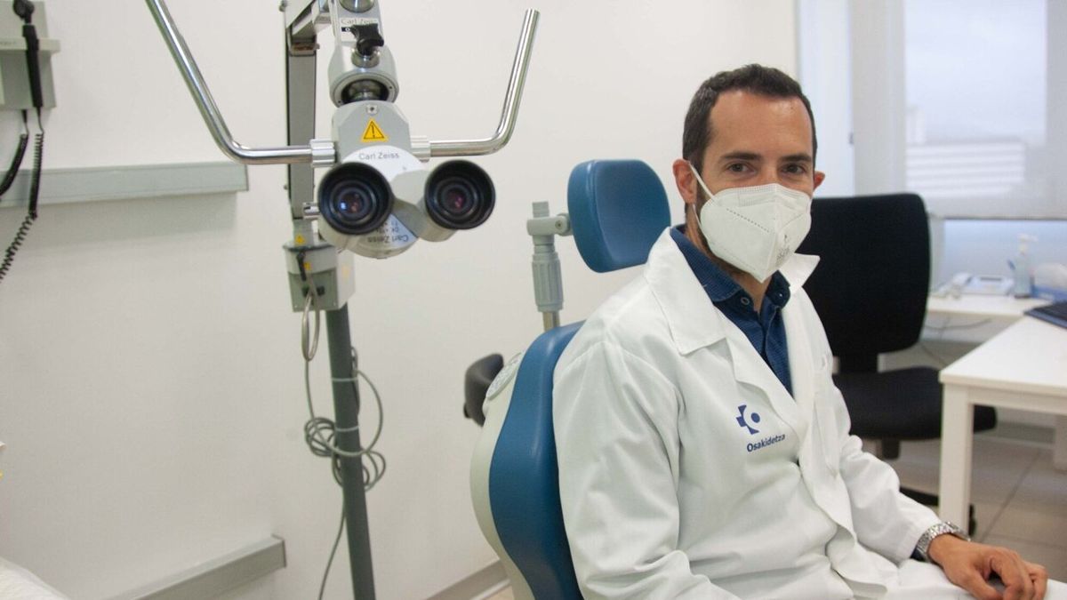 Asier Lekue, en su consulta del Hospital Universitario Araba (HUA)