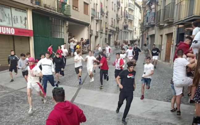 Imagen del encierro de las Fiestas del Puy.