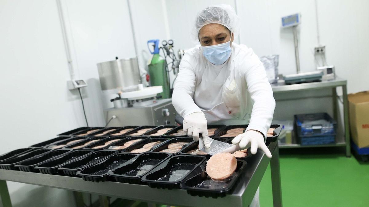 Delikatetxe preparó ayer 200 hamburguesas.