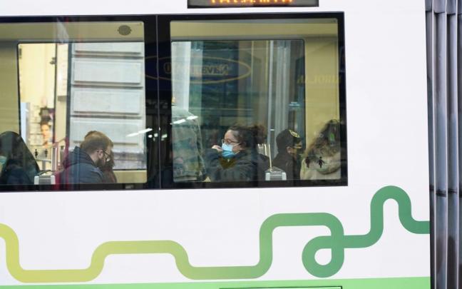 El mantenimiento de la mascarilla en el transporte público tiene como objetivo frenar un gran número de infecciones respiratorias.