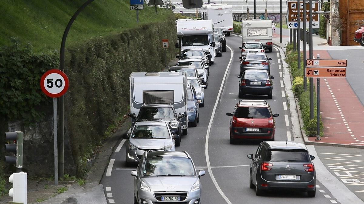 Imagen del caos circulatorio el verano de 2022 en Irun