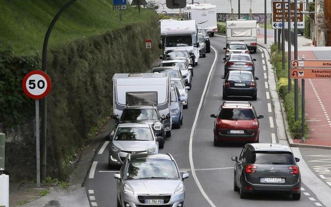 Imagen del caos circulatorio el verano de 2022 en Irun