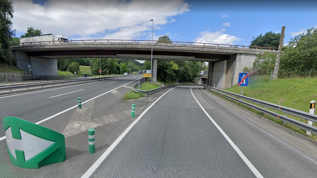 AP-8, a la altura de la salida 7 en Irun, donde se llevarán a cabo labores de tala y poda