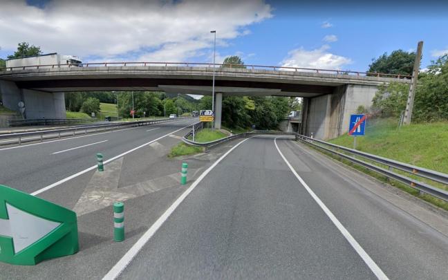 AP-8, a la altura de la salida 7 en Irun, donde se llevarán a cabo labores de tala y poda AP-8, a la altura de la salida 7 en Irun, donde se llevarán a cabo labores de tala y poda