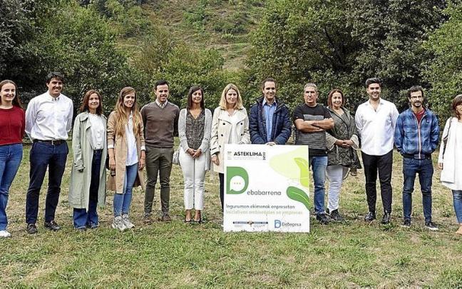 Representantes de Debegesa y de las empresas industriales que se han sumado a la iniciativa. | FOTO: DEBEGESA Representantes de Debegesa y de las empresas industriales que se han sumado a la iniciativa. | FOTO: DEBEGESA